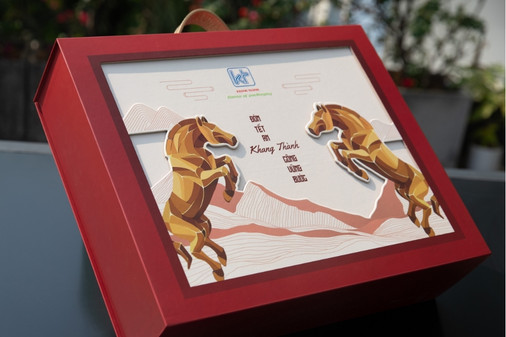 Giá in hộp cứng cao cấp phụ thuộc vào yếu tố nào?